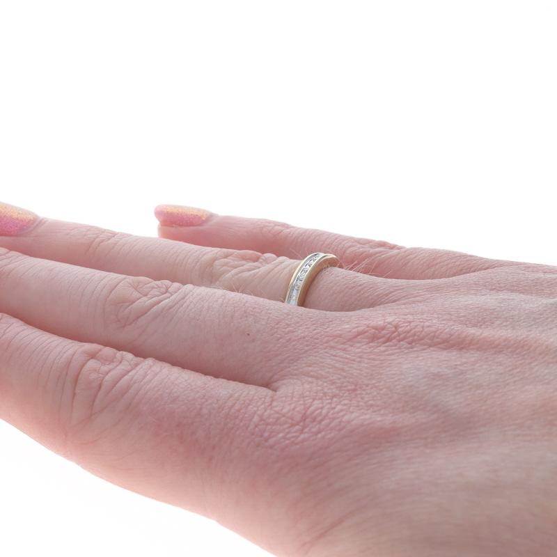 Yellow Gold Diamond Wedding Band - 10k Single Ring en Excelente estado para la venta en Greensboro, NC