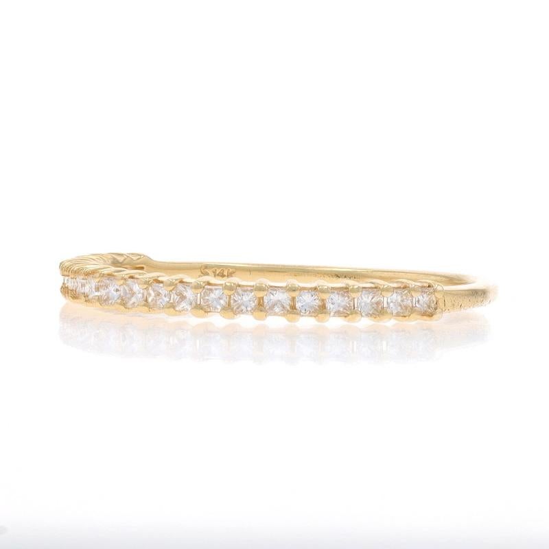 Taille princesse Alliance en or jaune avec diamant - 14k Princesse .33ctw Bague empilable en vente
