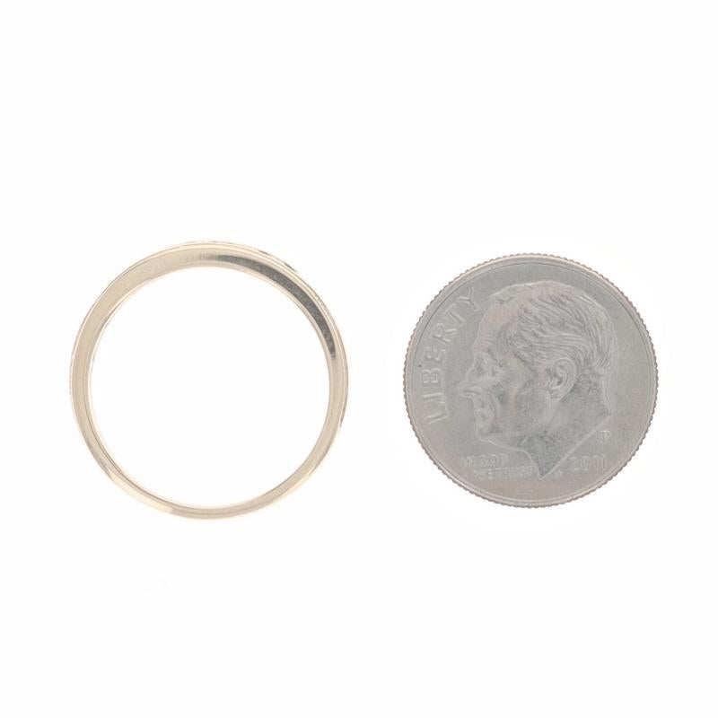 Alliance en or jaune avec diamant - 14k Round .16ctw Milgrain Channel Set Ring en vente 1