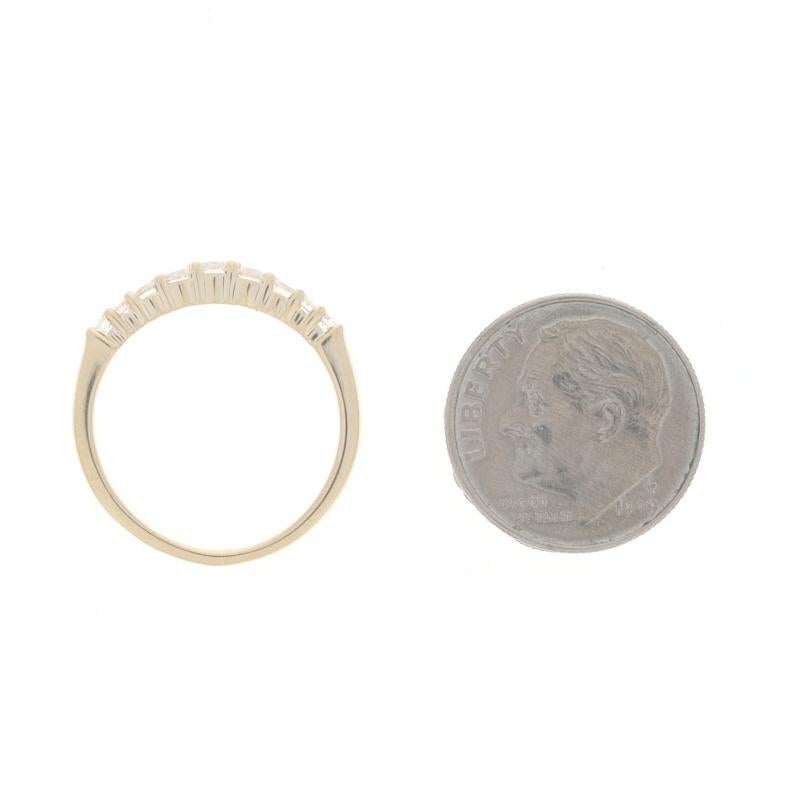 Alliance en or jaune avec diamant - 14k Round .36ctw Contoured Ring en vente 1