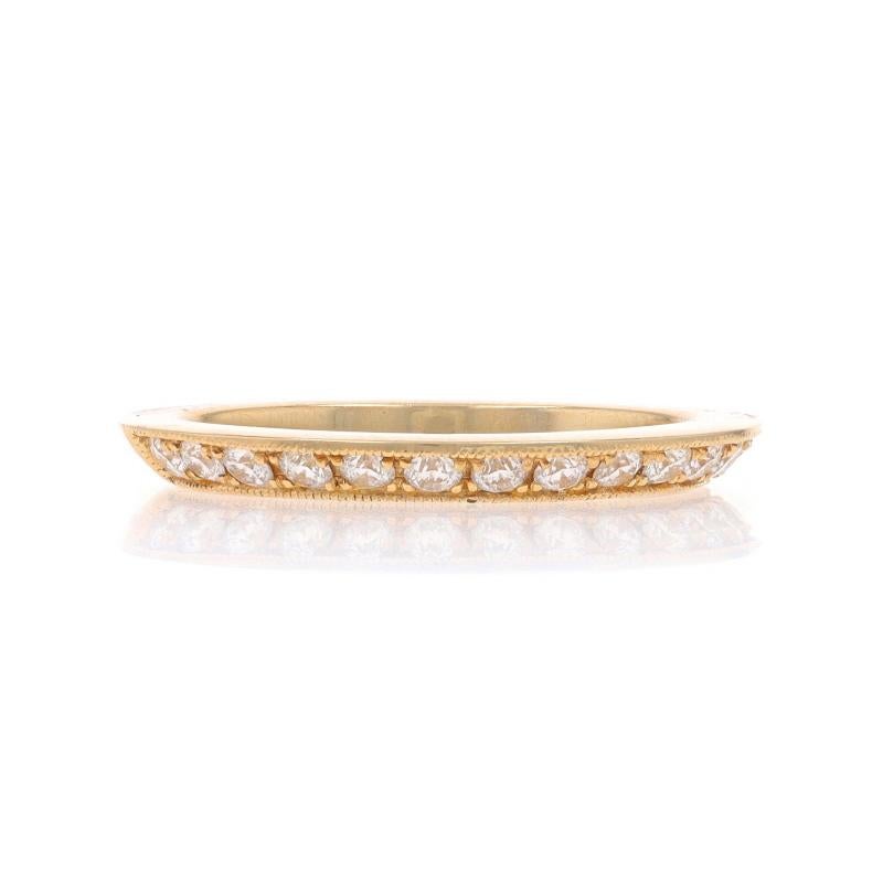 Taille : 6

Contenu du métal : Or jaune 14k

Informations sur les pierres

Diamants naturels
Carat(s) : .40ctw
Coupe : Brillant rond
Couleur : G
Clarté : VS2 - SI1

Total des carats : .40ctw

Style : Alliance avec diamants
Caractéristiques :
