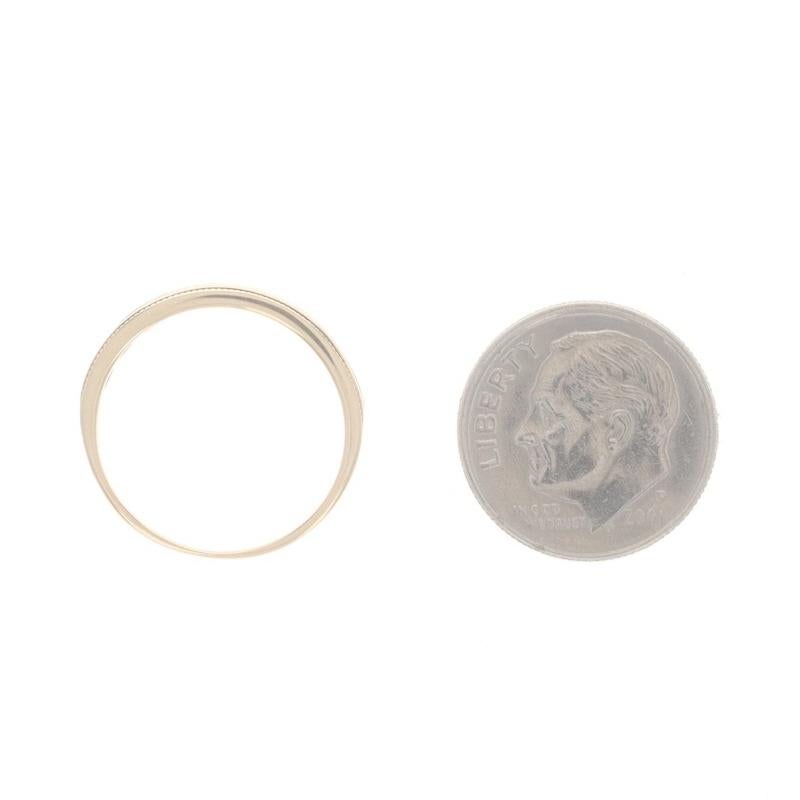 Alliance en or jaune avec diamant - 14k Rond .50ctw Channel Set Milgrain Ring en vente 1