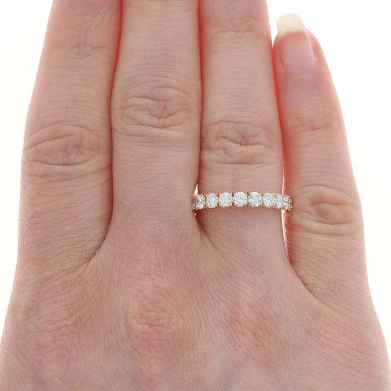 Round Cut Yellow Gold Diamond Wedding Band - 14k Round Brilliant 1.00ctw French Set Ring For Sale