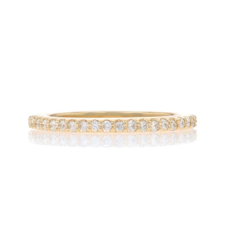 Taille : 3
Frais de taille : Up 1 1/2 tailles pour $40

Contenu du métal : Or jaune 14k

Informations sur les pierres

Diamants naturels
Carat(s) : .12ctw
Coupe : Brillant rond
Couleur : G
Clarté : VS1 - VS2

Total des carats : .12ctw

Style :
