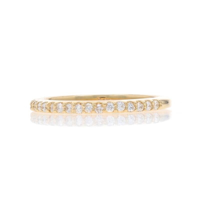 Alliance en or jaune avec diamant - 14k Bague empilable ronde et brillante .12ctw Excellent état - En vente à Greensboro, NC