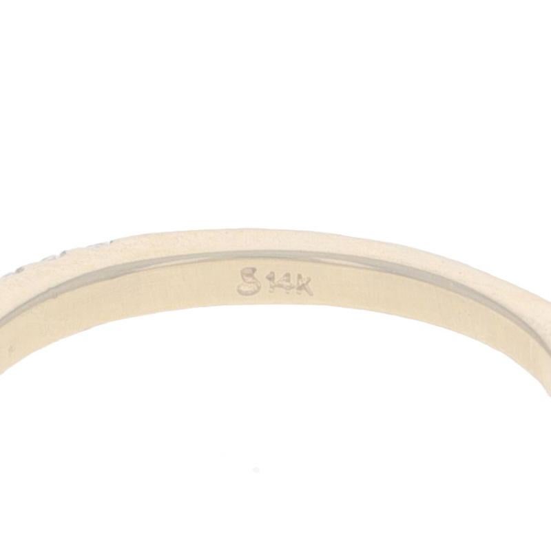 Alliance en or jaune avec diamant - 14k Bague empilable ronde et brillante .12ctw en vente 2