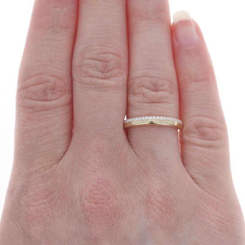 Taille ronde Alliance en or jaune avec diamant - 14k Bague empilable avec diamant rond brillant .16ctw en vente