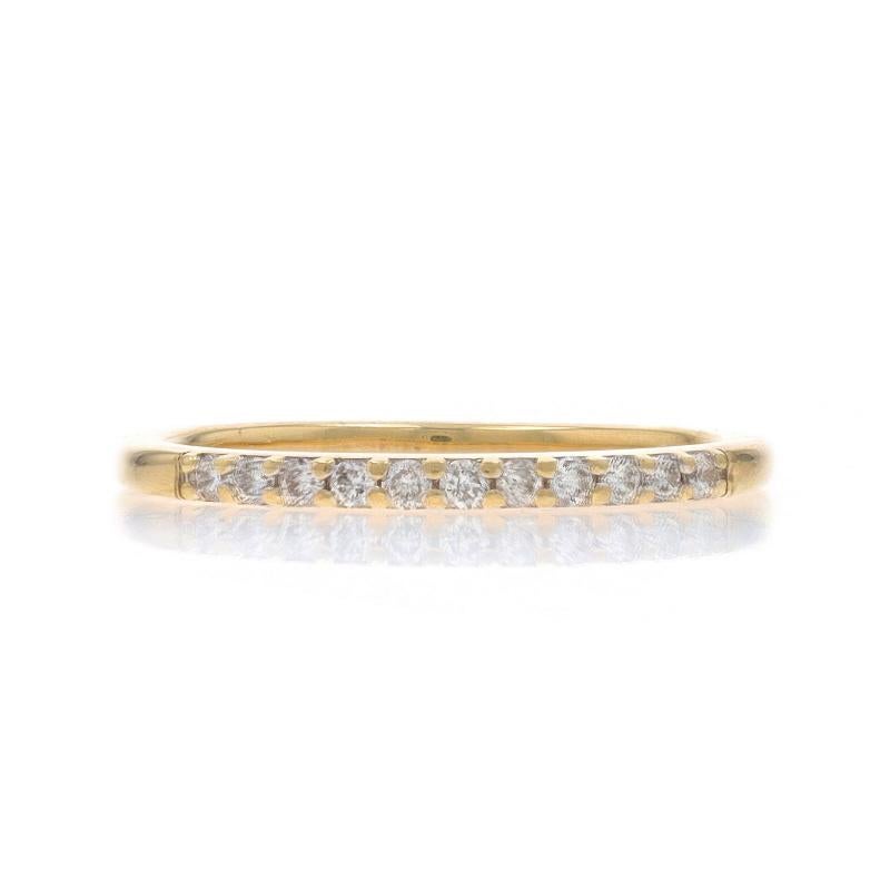 Fede nuziale in oro giallo con diamanti - Anello impilabile con diamante tondo Brilliante .18ctw 14k