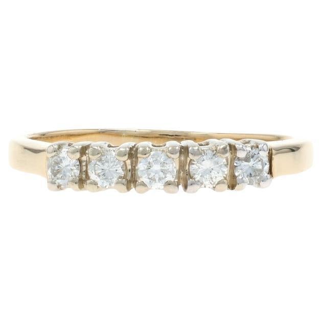 Yellow Gold Diamond Wedding Band - 14k Round Brilliant .25ctw Five-Stone Ring en vente