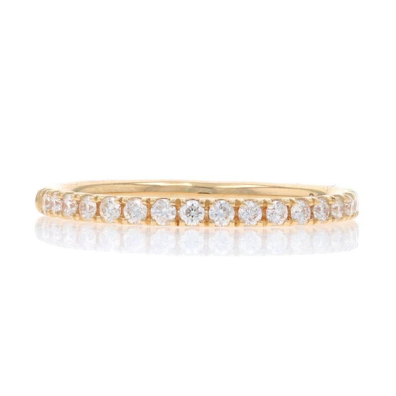 Taille : 6 1/2

Note : Veuillez nous contacter pour un devis de redimensionnement.

Contenu du métal : Or jaune 14k

Informations sur les pierres

Diamants naturels
Carat(s) : .25ctw
Coupe : Brillant rond
Couleur : G - H
Clarté : VS2 - SI1

Nombre