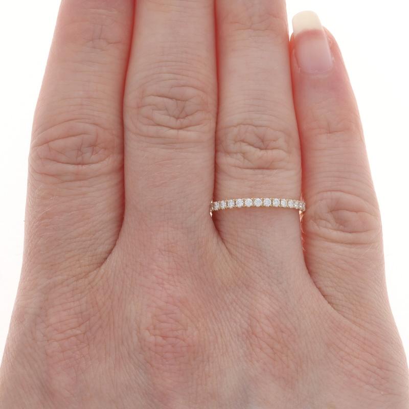 Taille ronde Alliance en or jaune avec diamant - 14k Bague à sertissage français avec diamant rond brillant .25ctw en vente