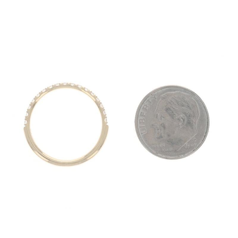 Alliance en or jaune avec diamant - 14k Bague à sertissage français avec diamant rond brillant .25ctw en vente 1