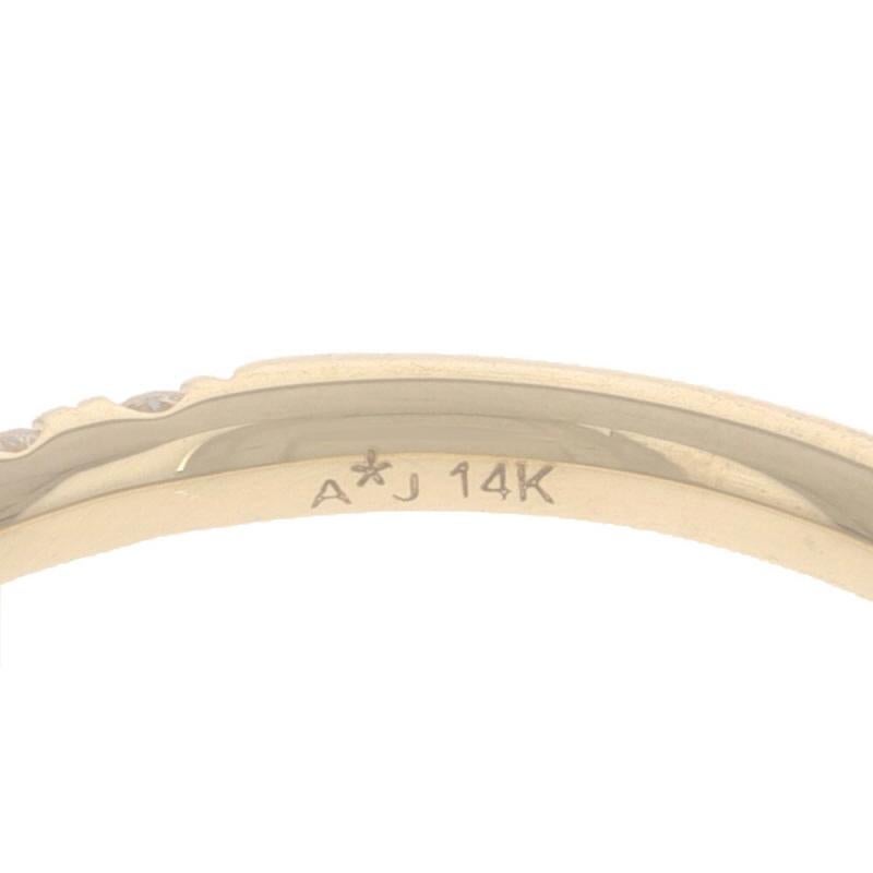 Alliance en or jaune avec diamant - 14k Bague à sertissage français avec diamant rond brillant .25ctw en vente 2