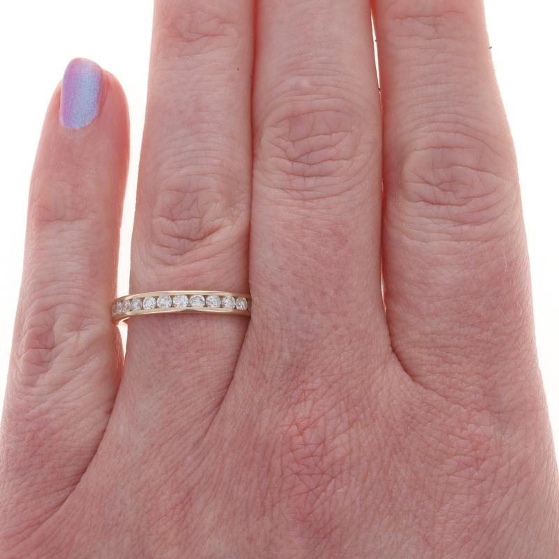 Taille ronde Alliance en or jaune avec diamant - 14k Bague à canaux avec diamant rond brillant de 0,47ctw en vente