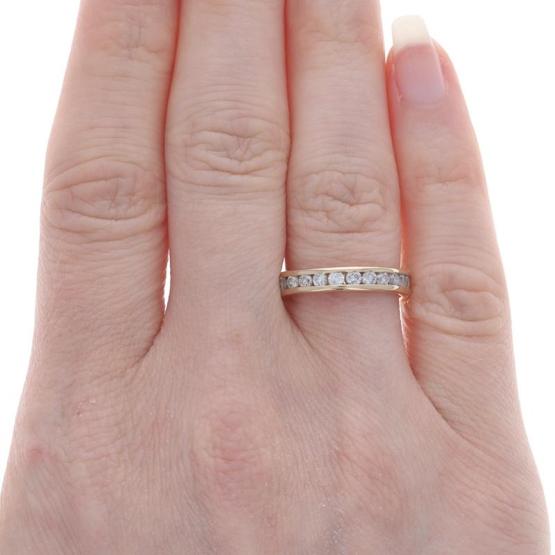Taille ronde Alliance en or jaune avec diamant - 14k Bague avec diamant rond brillant de 0,50ctw Channel Set en vente