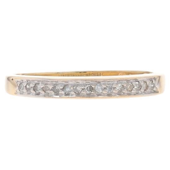 Alliance en or jaune avec diamant - 14k Single Cut .10ctw Ring en vente