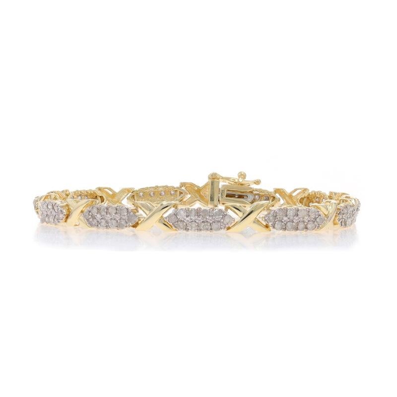 Contenu métallique : Or jaune 10k et or blanc 10k

Informations sur les pierres

Diamants naturels
Carat(s) : 2.50ctw
Coupe : Brillant rond
Couleur : G - H
Clarté : I2 - I3

Total des carats : 2.50ctw

Style : X Cluster Link
Type de fermeture :