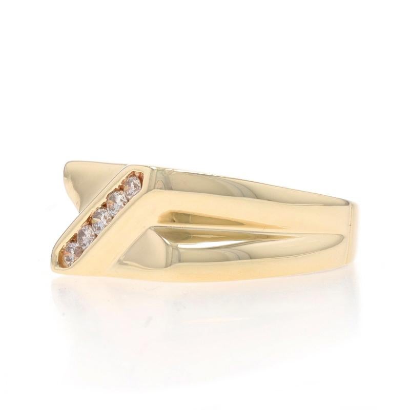 Yellow Gold Diamond X Men's Ring - 10k Round Brilliant .25ctw Crossover In Excellent Condition For Sale In Greensboro, NC