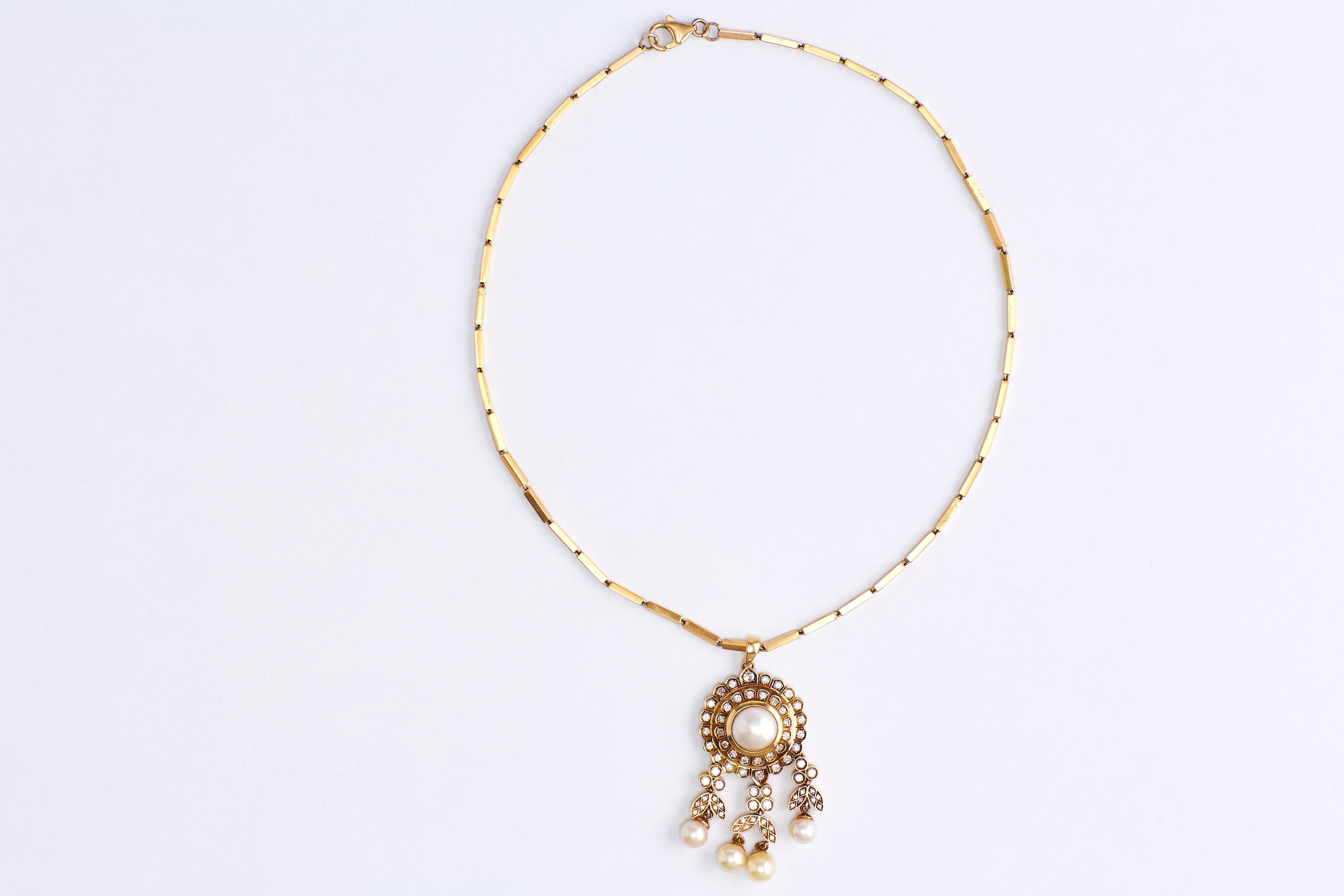Yellow Gold Diamonds and Pearls Necklace

Yellow gold necklace with a round pendant which has a pearl in the center, 3 decorations are linked to it set also with pearls and diamonds.
Diamonds are G VS1 3.10 carat 
Total Weight: 33 grams.