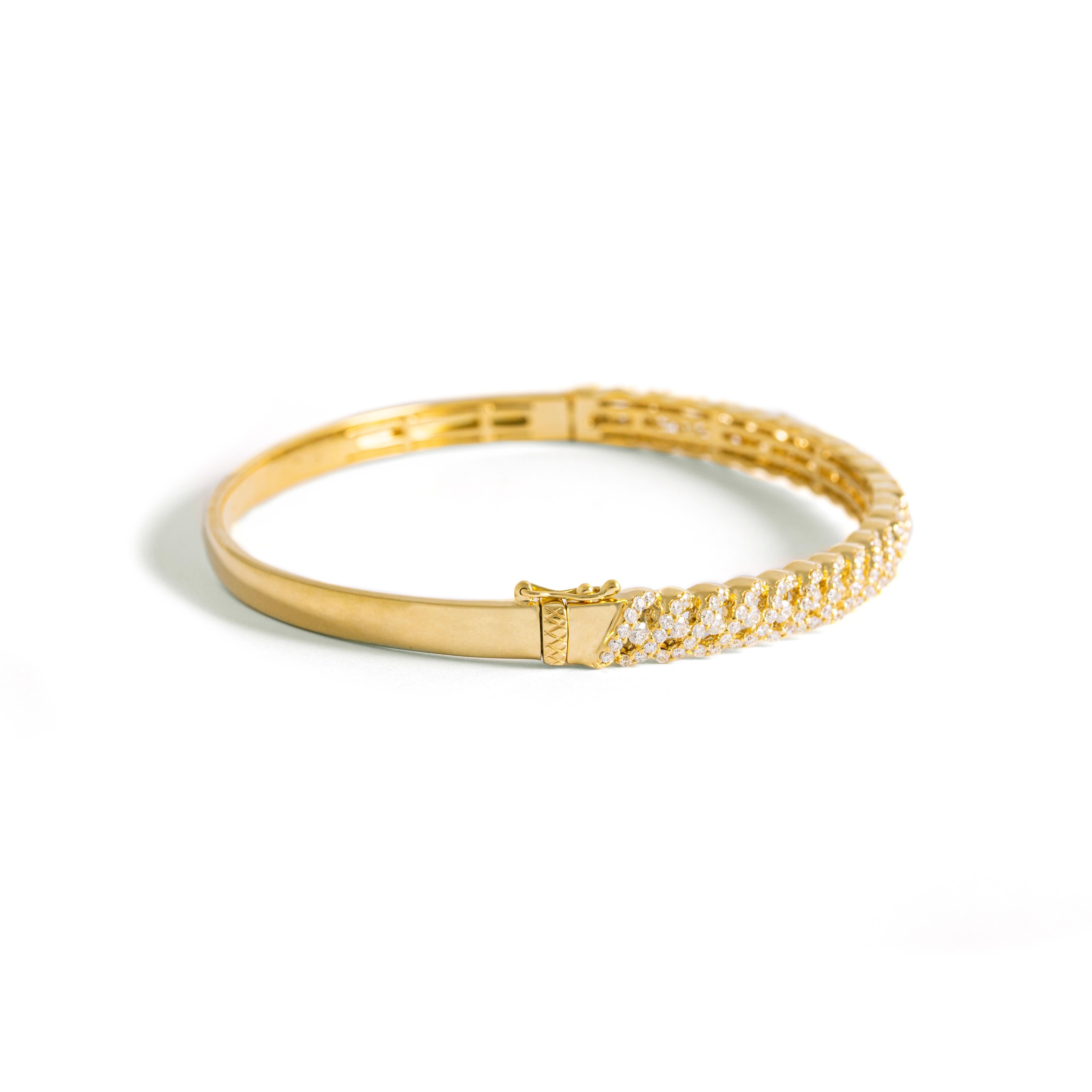 Contemporain Bracelet jonc en or jaune avec diamants en vente