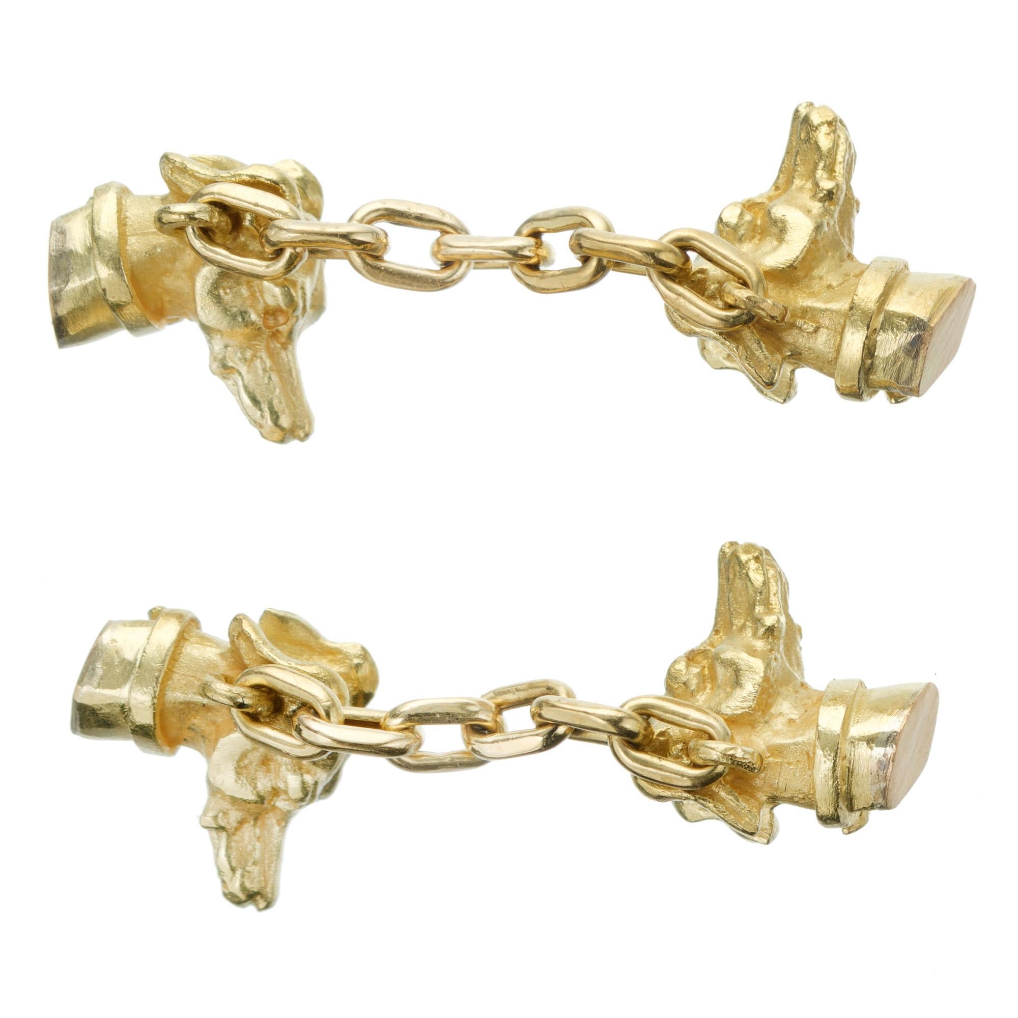  Early 1900'sVintage double sided Doberman chain cufflinks in solid 18k yellow gold. circa 1900's

18k yellow gold 
13.3 grams 
1.41 length





