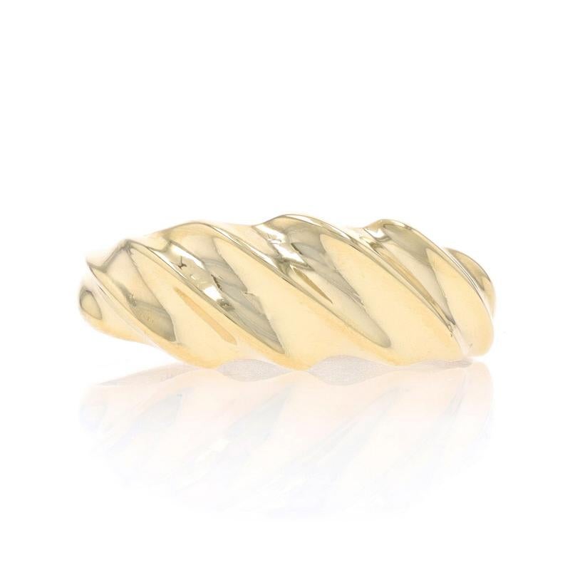 Taglia: 6 3/4
Costo della taglia: Up & Up di una taglia per $30

Contenuto del metallo: Oro giallo 14k

Stile: Dichiarazione a mezzaluna a cupola
Caratteristiche: A coste

Misure

Altezza della faccia (da nord a sud): 9/32