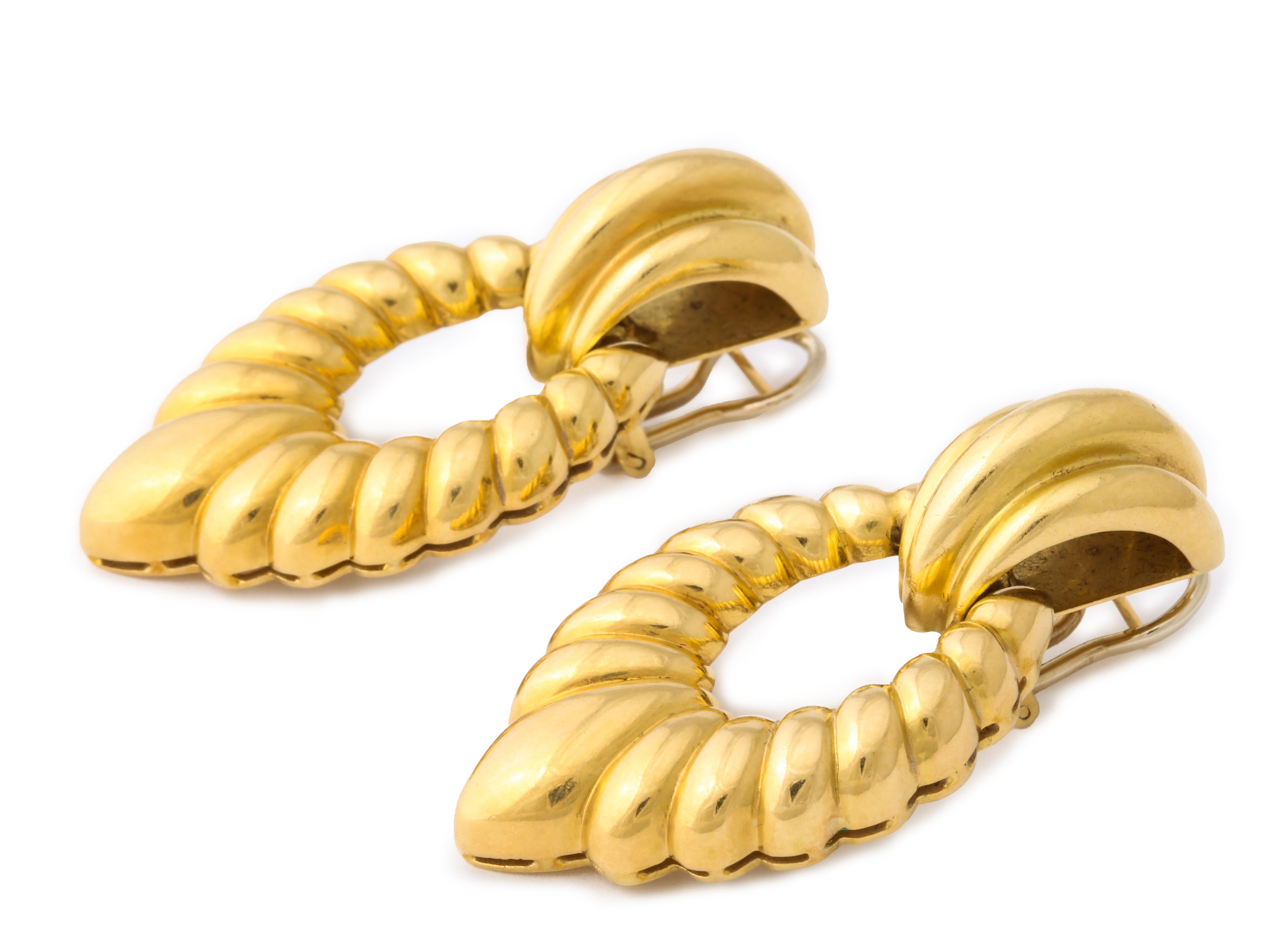 Pendientes aldaba de oro amarillo acanalados en Bueno estado para la venta en Bal Harbour, FL