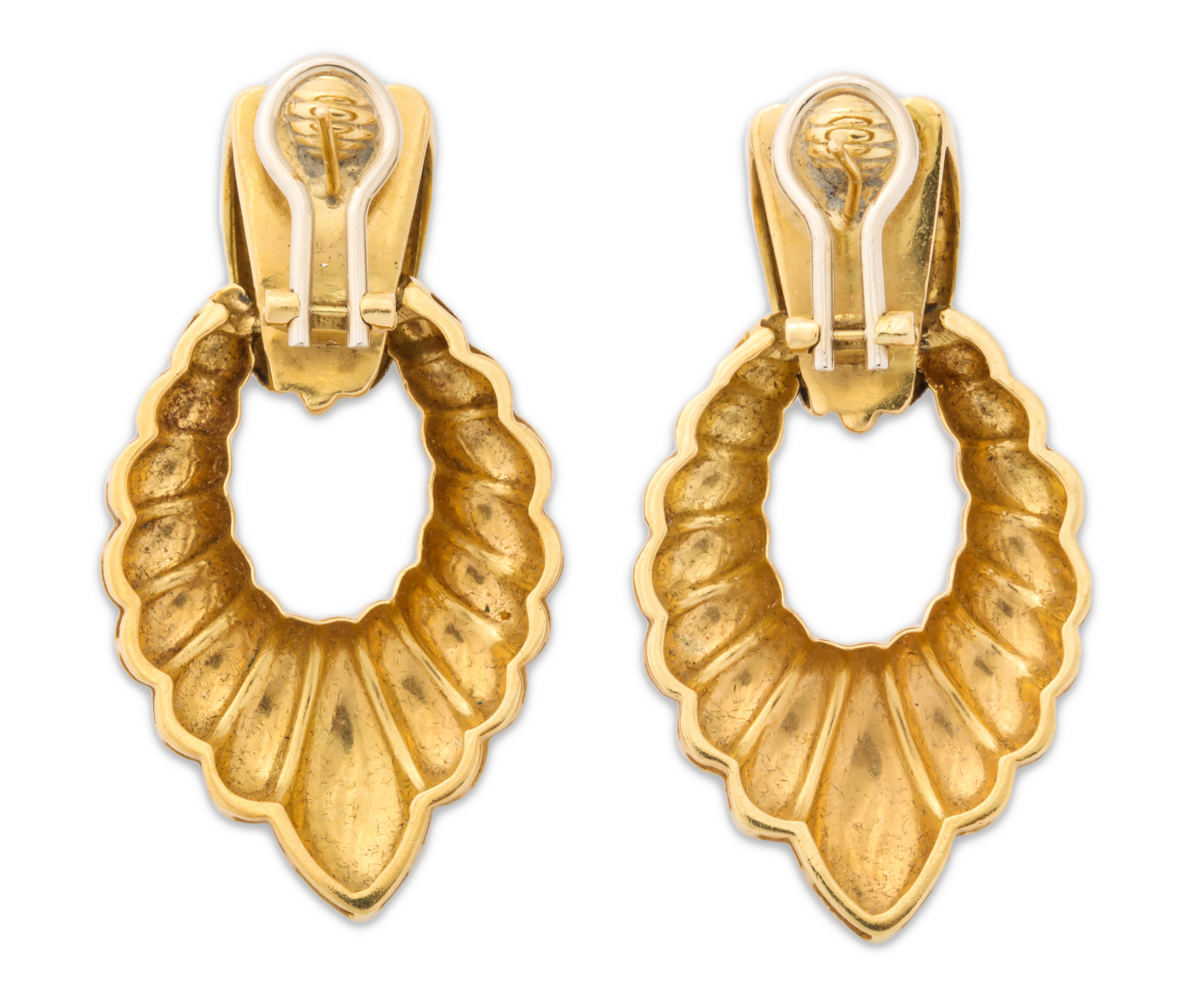 Femenino o masculino Pendientes aldaba de oro amarillo acanalados en venta