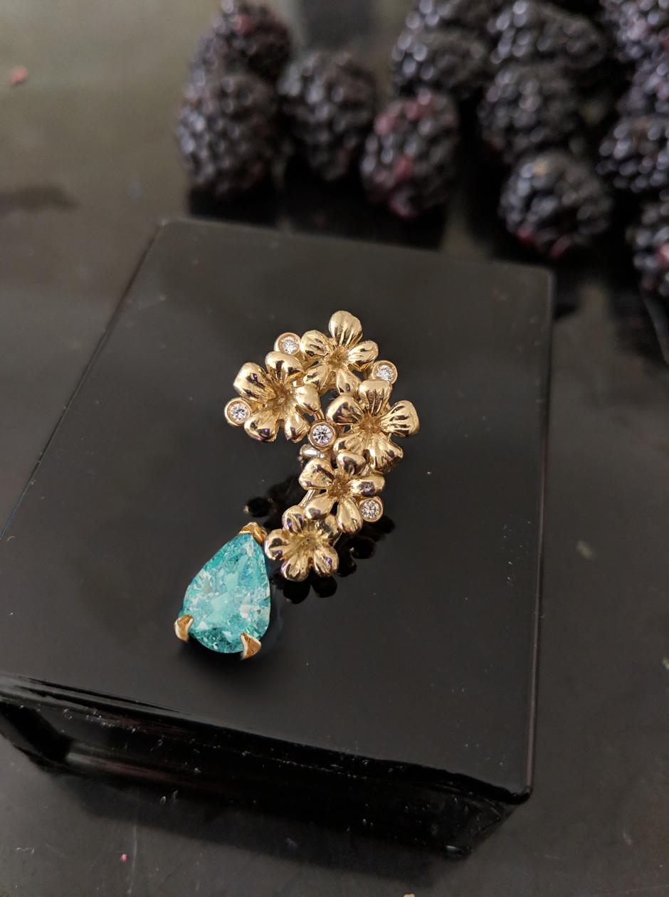 Yellow Gold Drop Brooch with Diamonds and Neon Paraiba Tourmaline For Sale 1