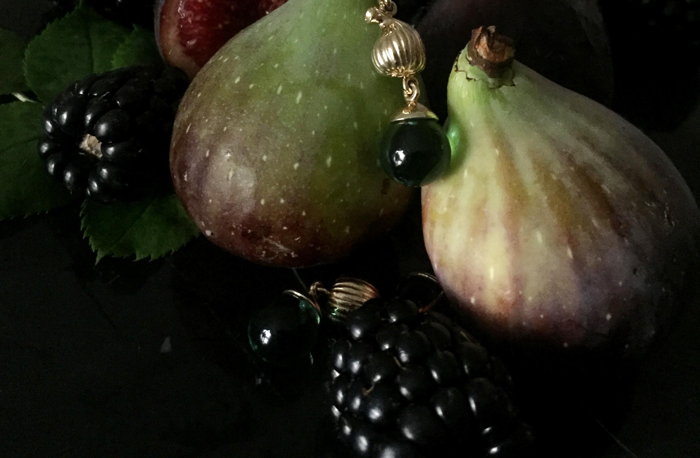 Contemporary Yellow Gold Drop Fig Garden Pendant Necklace with Green Amber For Sale