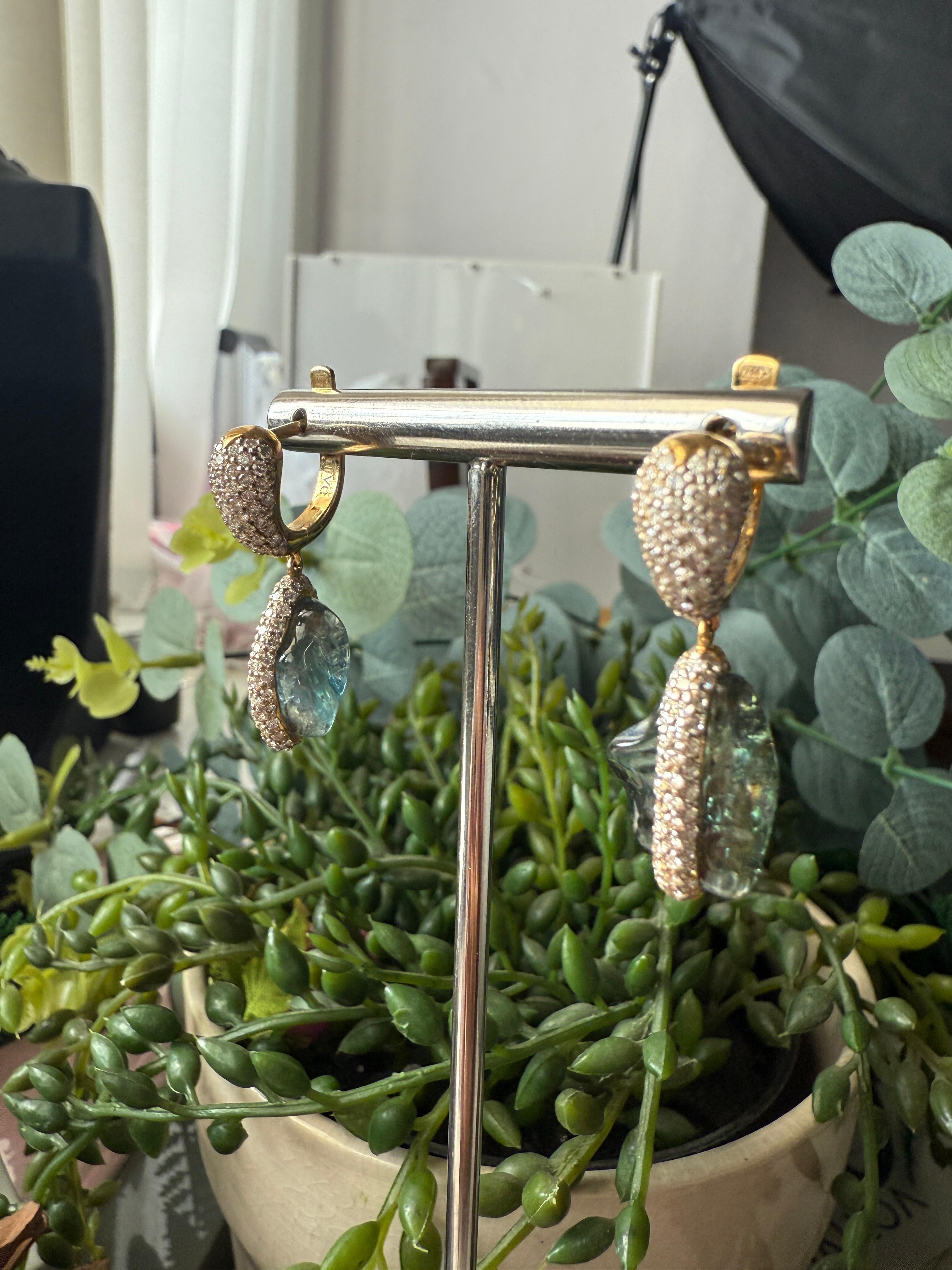 Yellow Gold Earring with White Diamonds and Sapphire For Sale 8