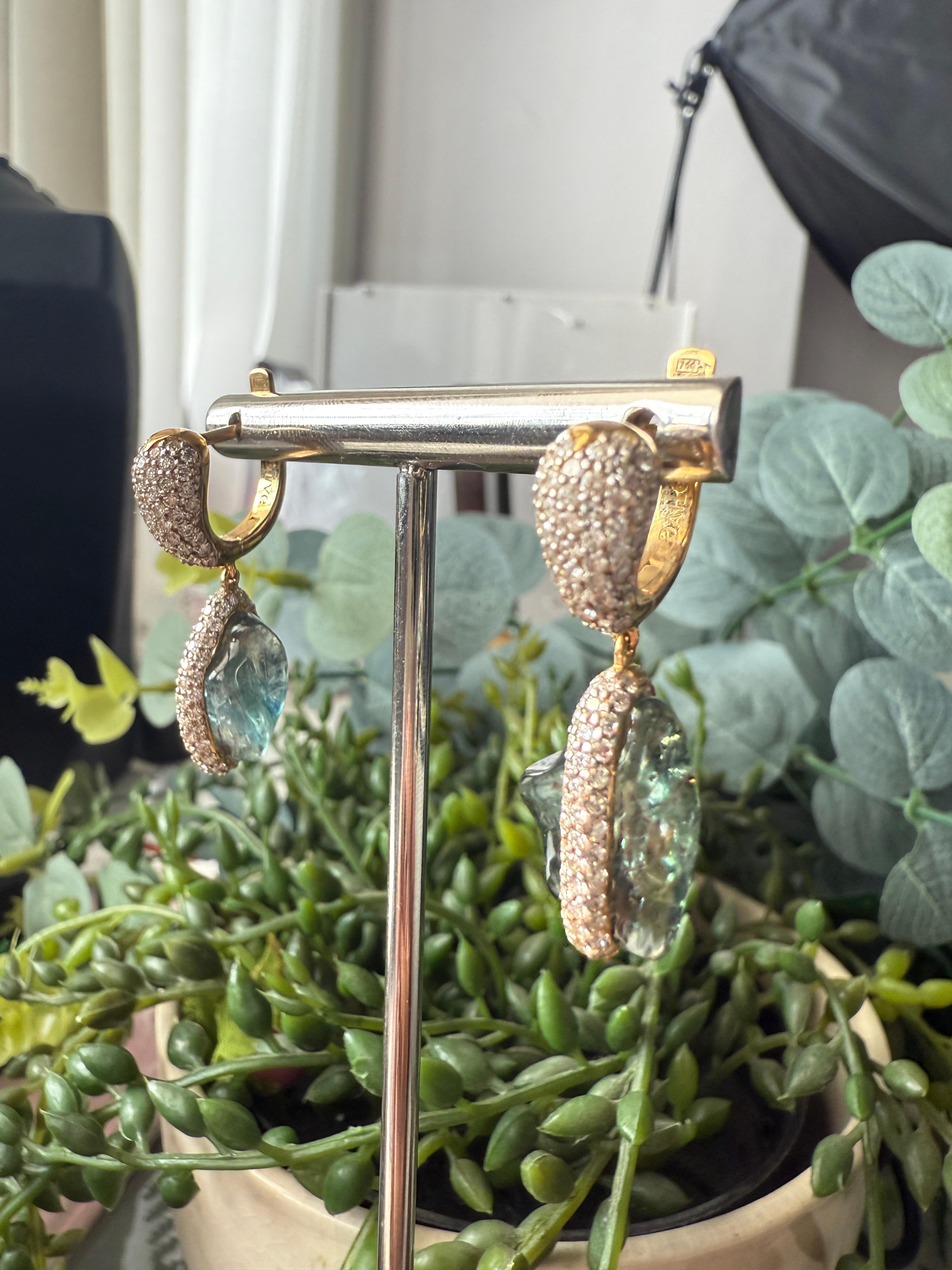 Yellow Gold Earring with White Diamonds and Sapphire For Sale 9