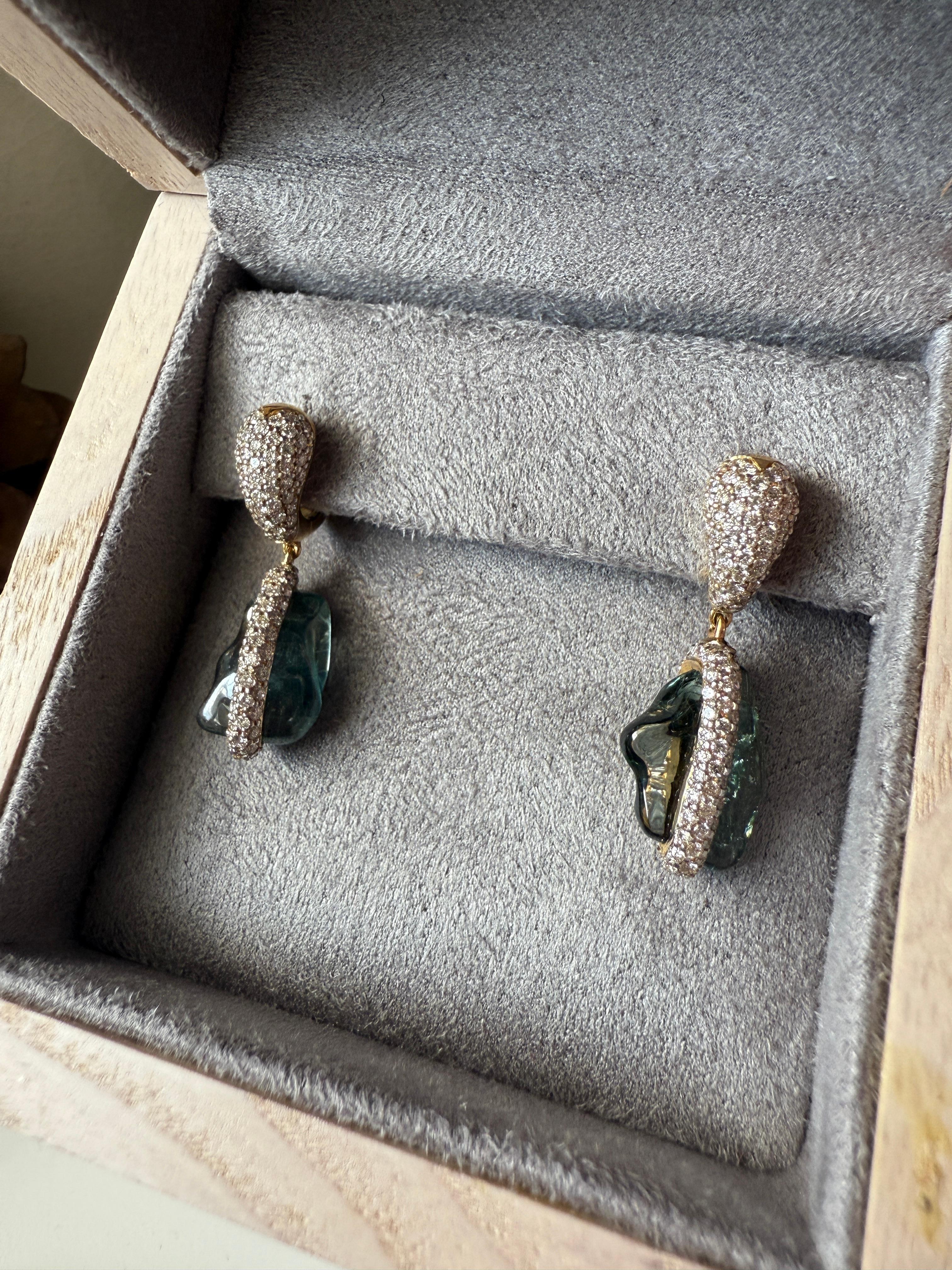 Yellow Gold Earring with White Diamonds and Sapphire For Sale 1