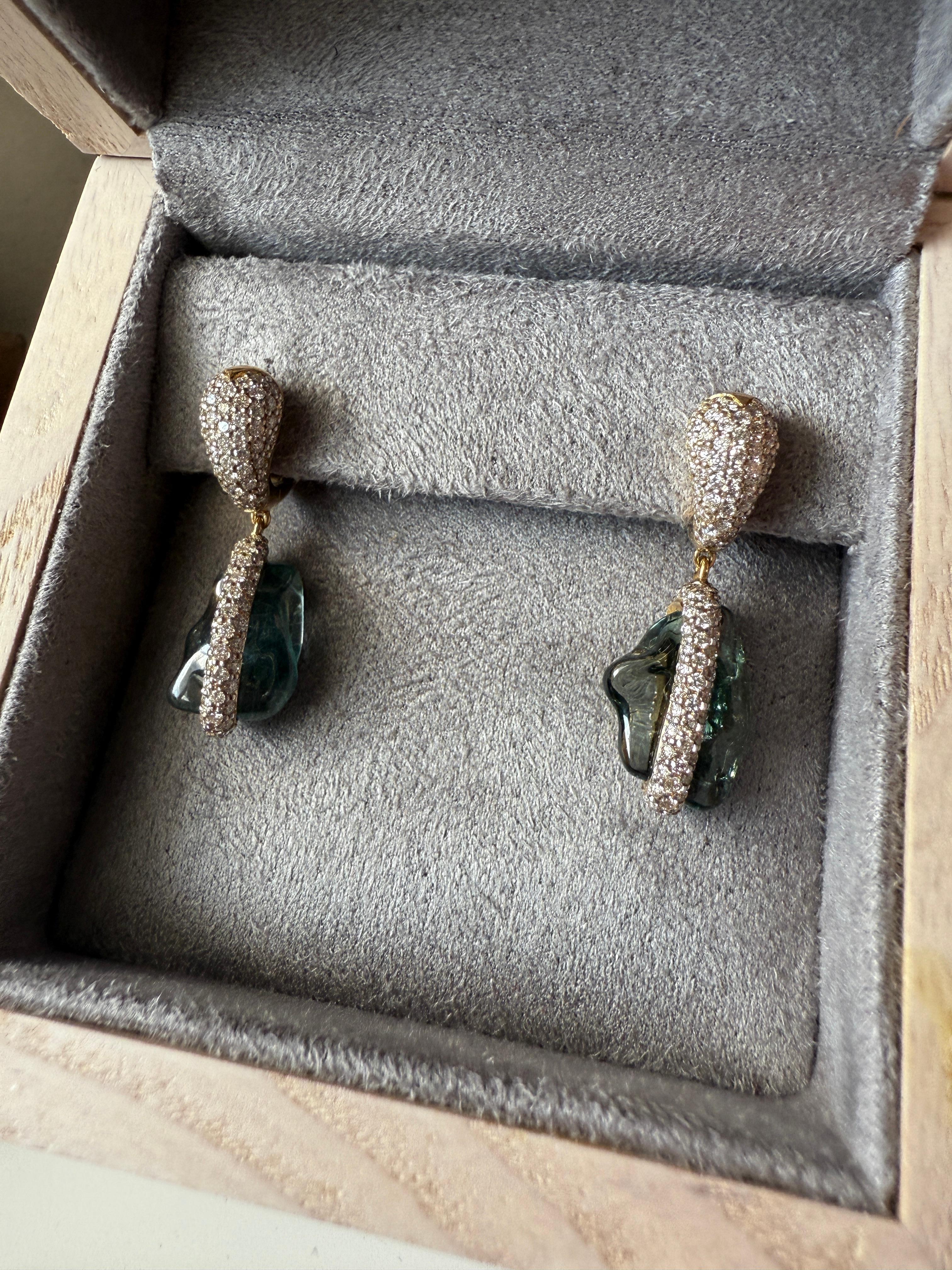 Yellow Gold Earring with White Diamonds and Sapphire For Sale 2