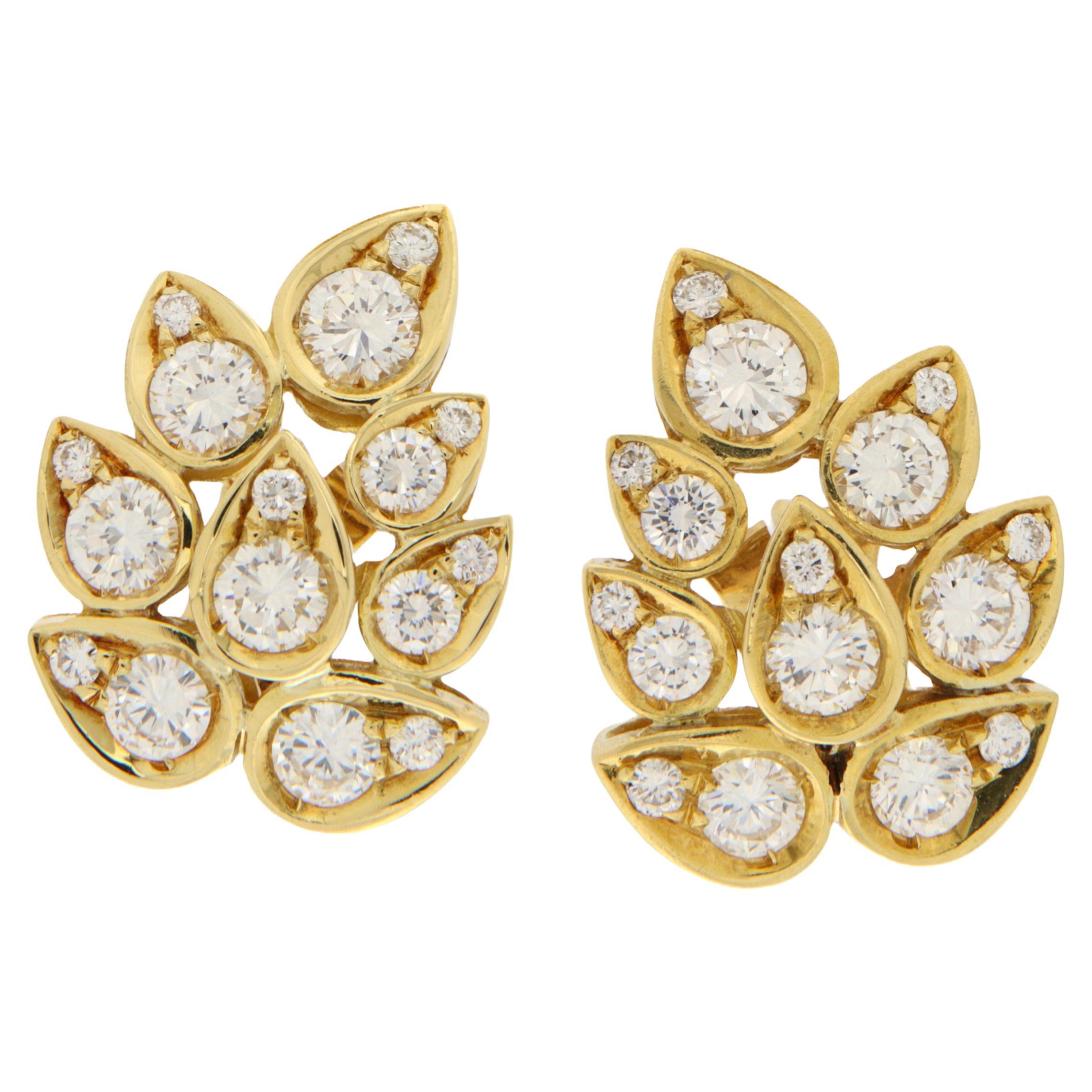 Yellow gold earrings with 2.64 ct brilliant cut diamonds For Sale