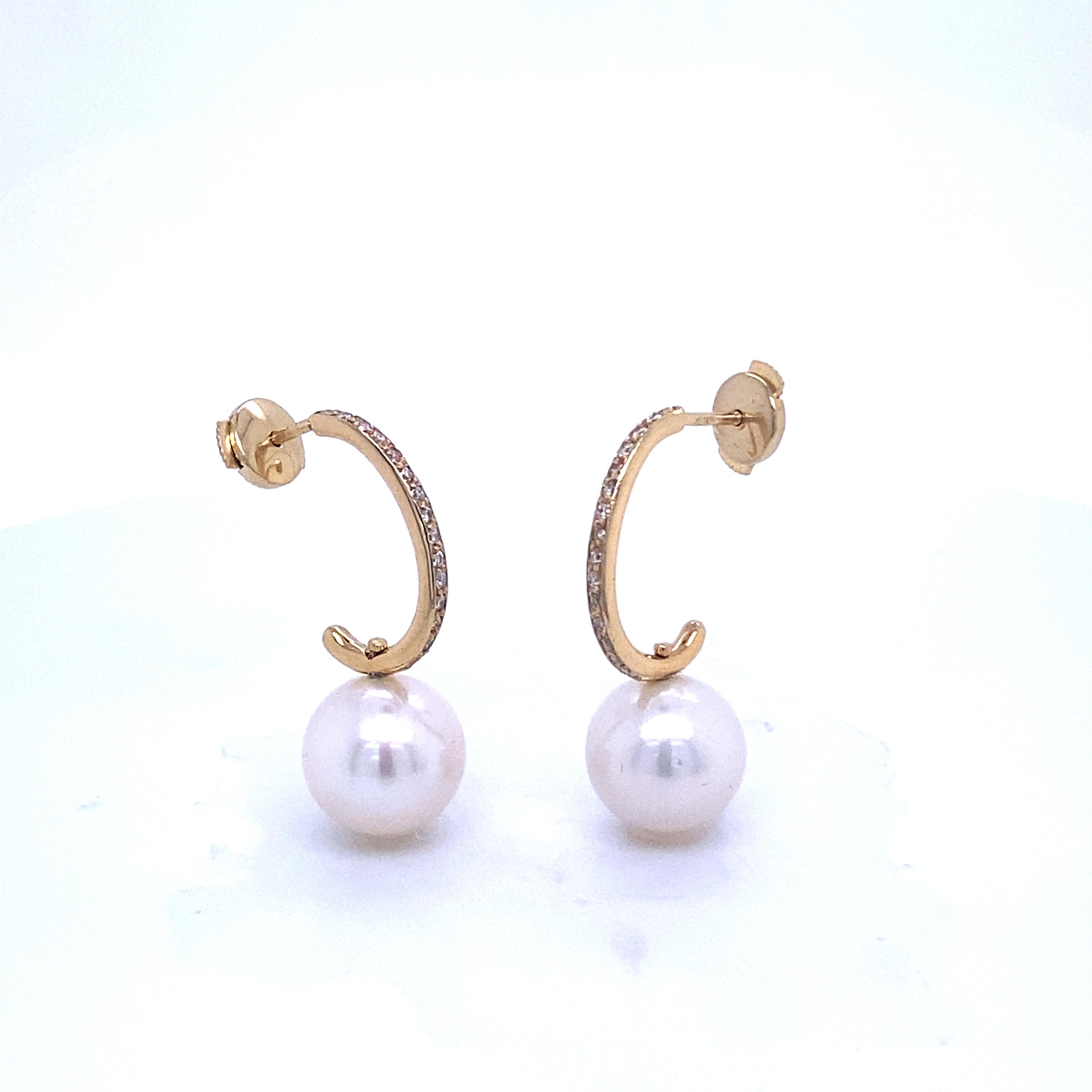 Artisan Boucles d'oreilles en or jaune avec perles et diamants 0,21 carat en vente