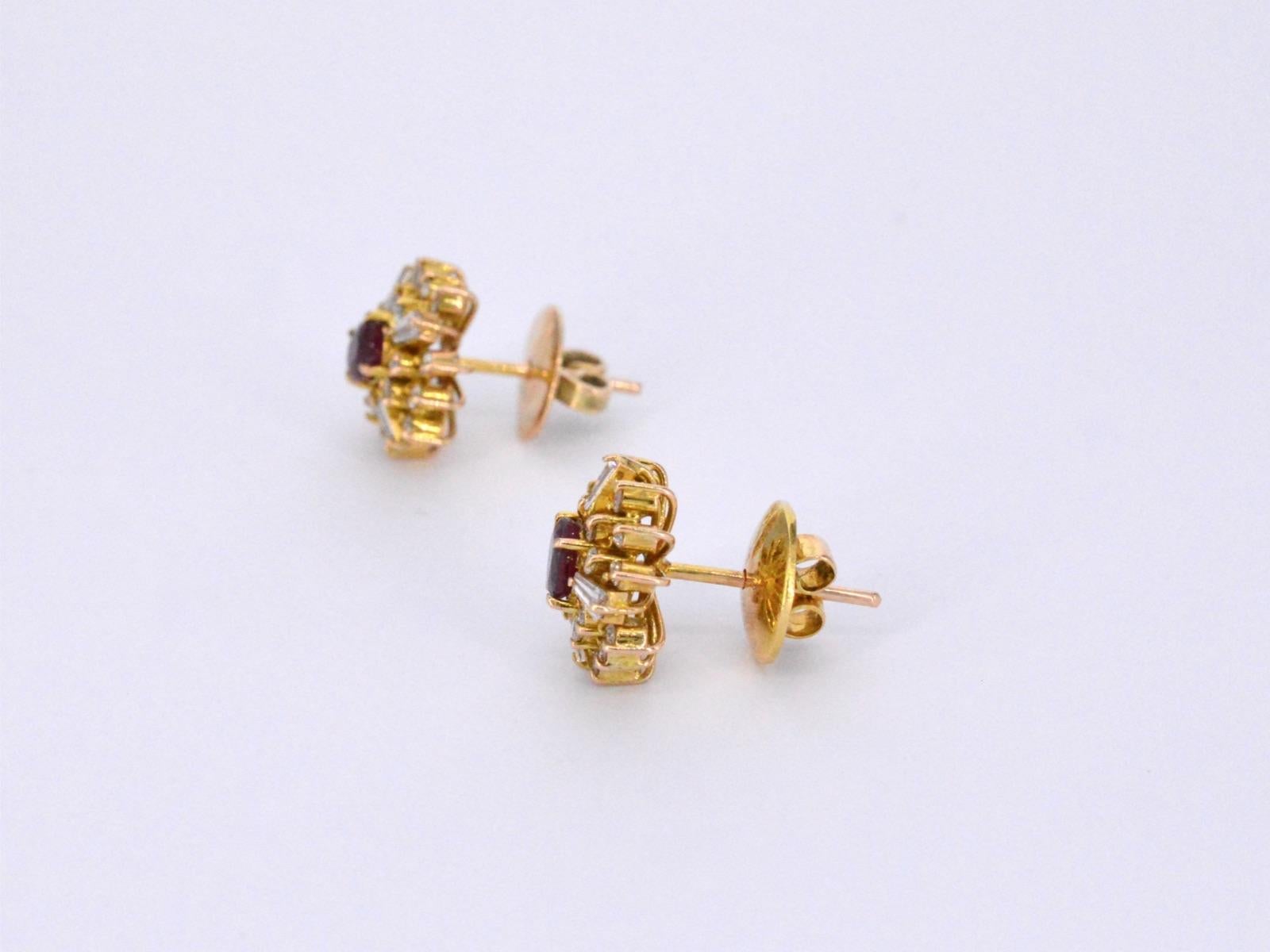 Ohrringe aus Gelbgold mit Rubin und einem Diamantenbesatz 1