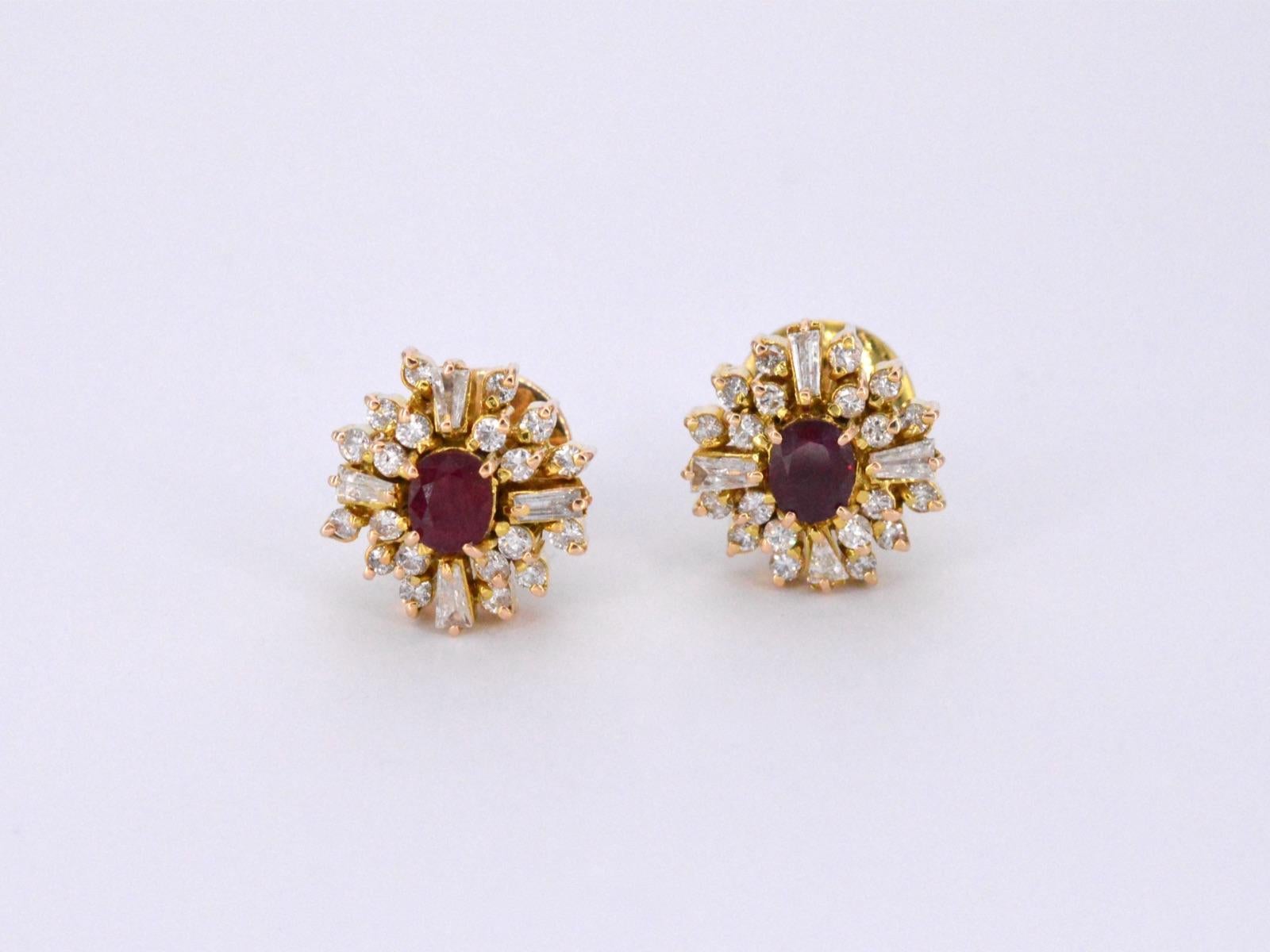 Ohrringe aus Gelbgold mit Rubin und einem Diamantenbesatz 2