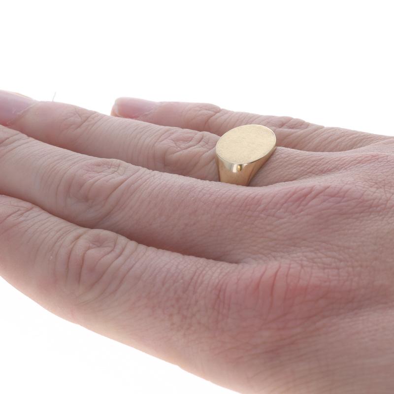 Yellow Gold East-West Oval Signet Men's Ring - 10k Engravable For Sale 2