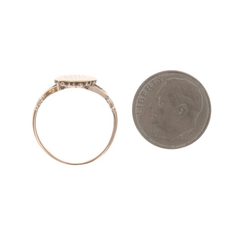 Bague chevalière édouardienne en or jaune - 10k Antique Monogram MKS Initials en vente 2