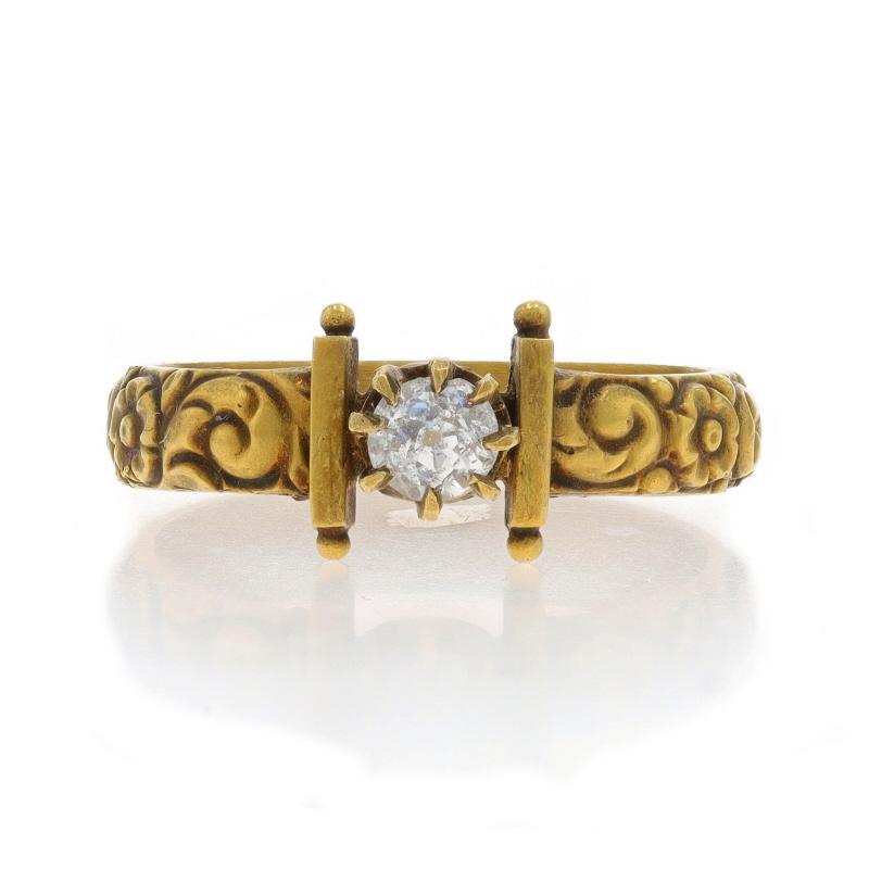 Größe: 6 1/2

Epoche: Edwardian

Metallgehalt: 14k Gelbgold

Karat(e): .25ct
Schnitt: Alte Mine
Farbe: G
Klarheit: I1

Karat gesamt: .25ct

Stil: Solitär
Thema: Blumen
Merkmale: Geschnitzt Floral Band

Messungen

Höhe der Fläche (von Norden nach