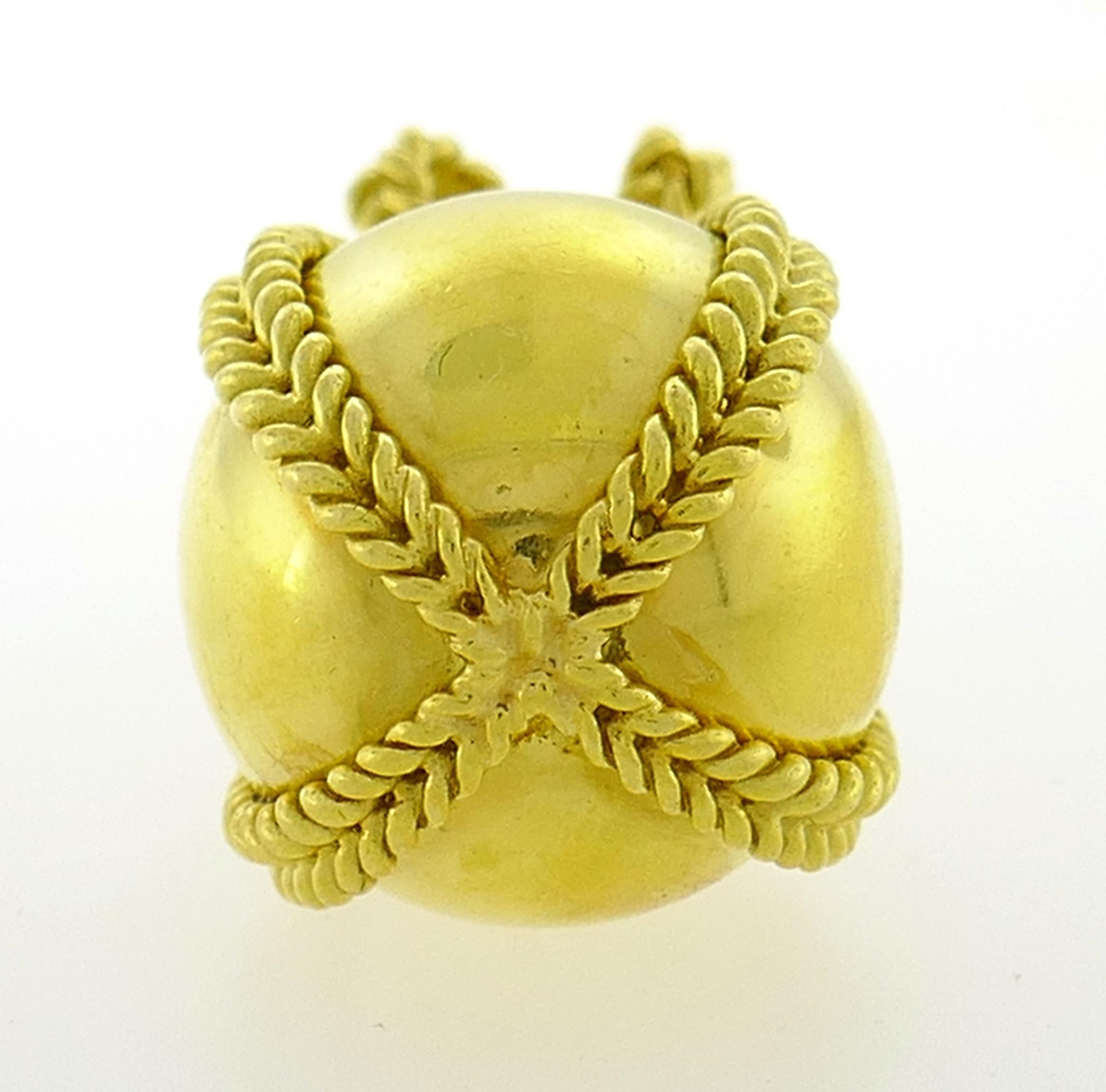 Yellow Gold Egg Charm Pendant, French 1980s In Excellent Condition In Beverly Hills, CA