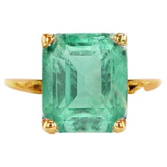 Yellow Gold Ring with Natural Mint Emerald