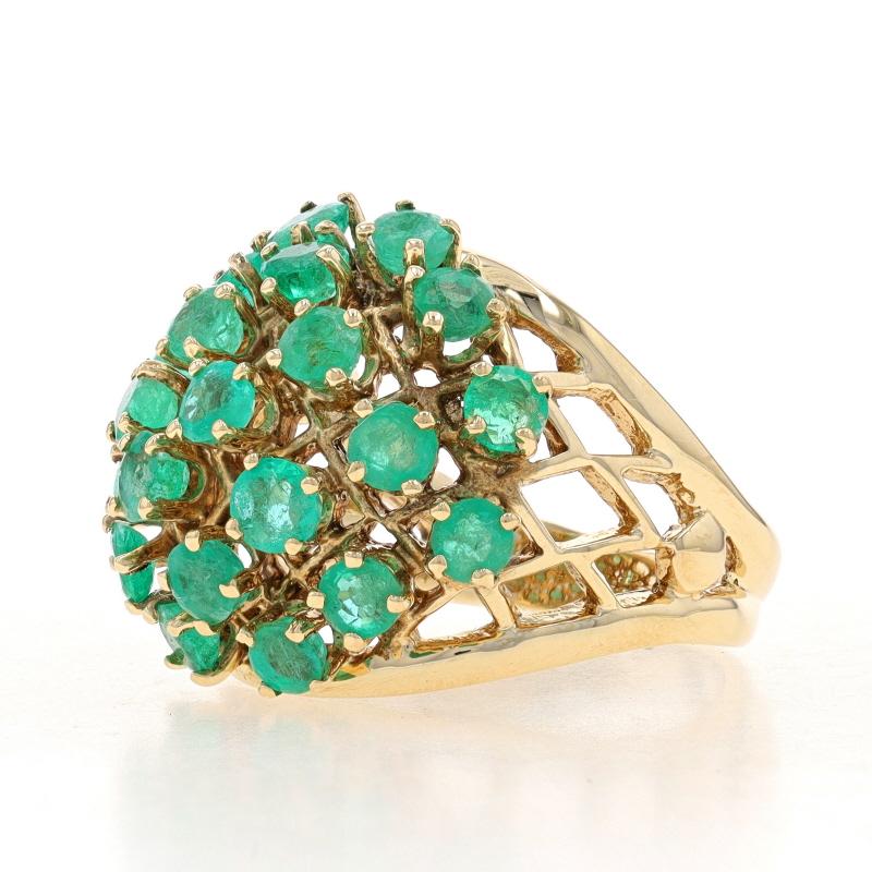 Round Cut Yellow Gold Emerald Cluster Cocktail Dome Ring - 14k Round 2.55ctw Latticework For Sale