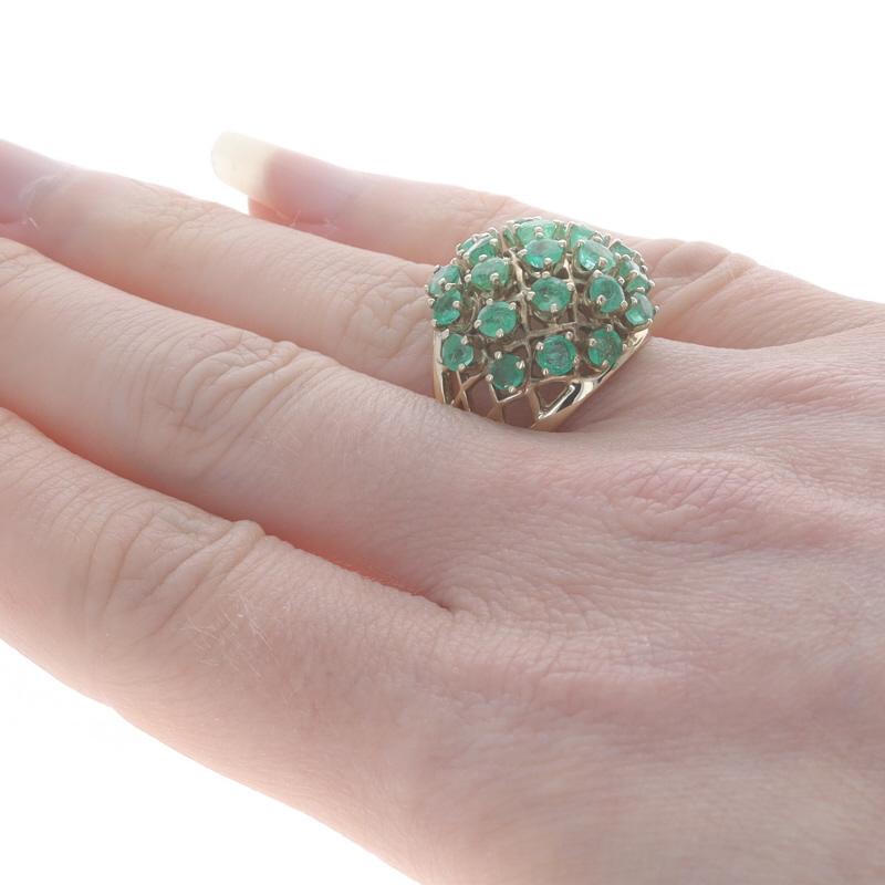 Yellow Gold Emerald Cluster Cocktail Dome Ring - 14k Round 2.55ctw Latticework In Excellent Condition For Sale In Greensboro, NC