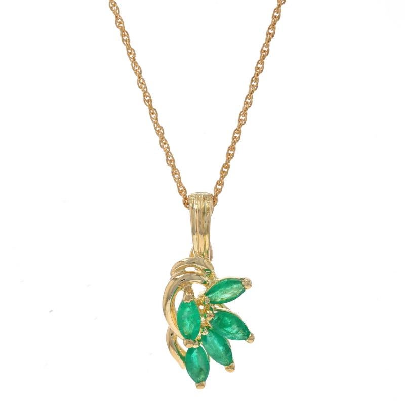 Contenu du métal : Or jaune 14k

Informations sur les pierres

Émeraudes naturelles
Traitement : Huilage
Carat(s) : .35ctw
Coupe : Marquise
Couleur : Vert

Total des carats : .35ctw

Style : Cinq pierres en forme de grappe
Style de chaîne : Prince