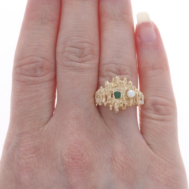 Round Cut Yellow Gold Emerald Cultured Pearl Two-Stone Ring - 14k Round Asymmetrical For Sale