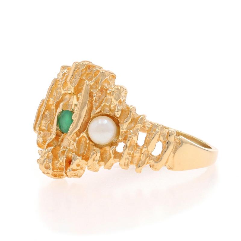 Yellow Gold Emerald Cultured Pearl Two-Stone Ring - 14k Round Asymmetrical In Excellent Condition For Sale In Greensboro, NC