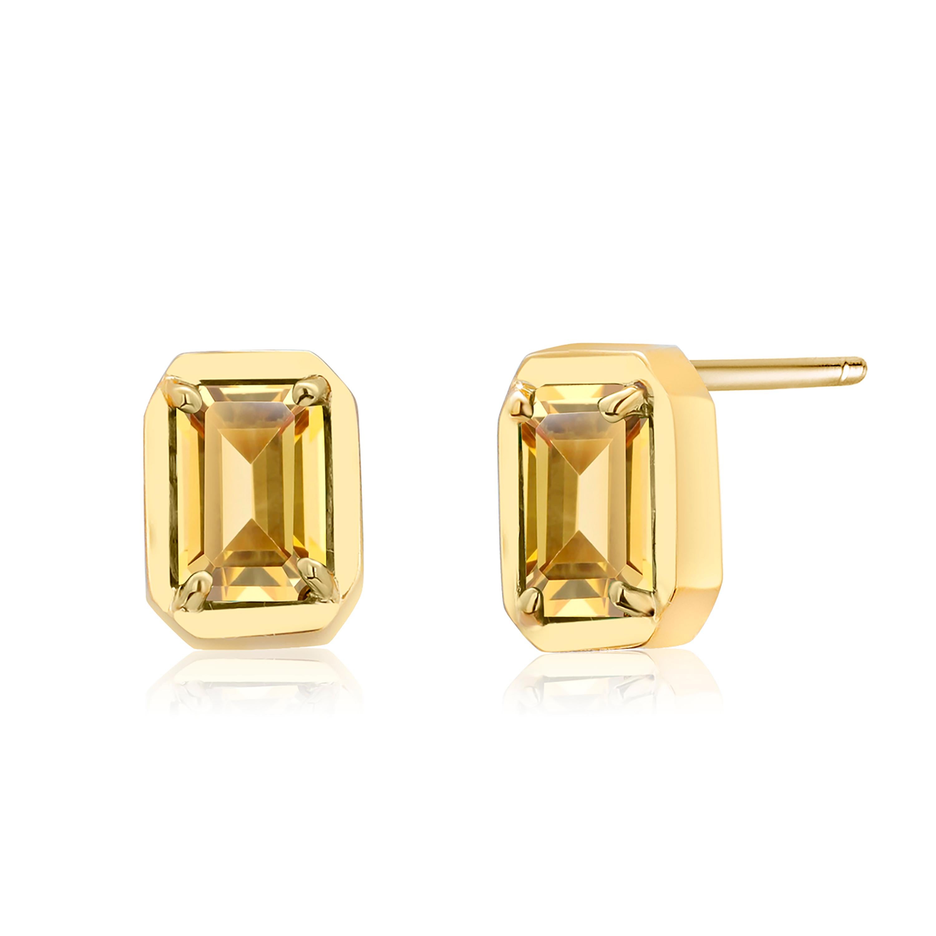 Yellow Gold Emerald Cut Ceylon Yellow Sapphire Bezel Set Stud Earrings In New Condition In New York, NY