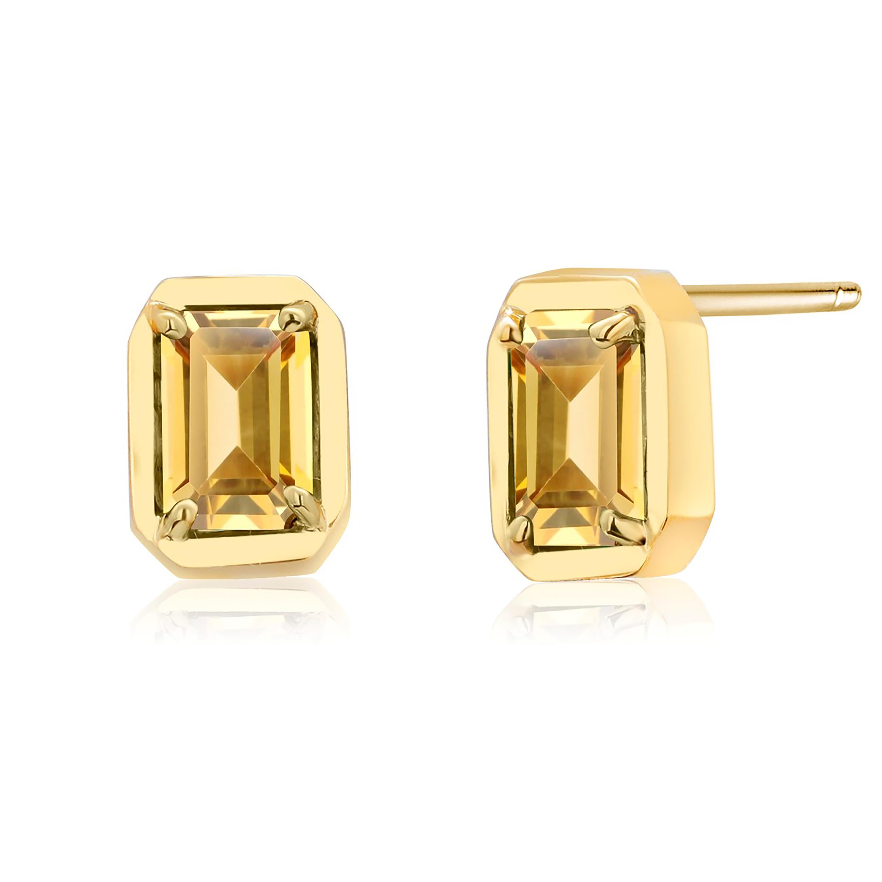 Yellow Gold Emerald Cut Ceylon Yellow Sapphire Bezel Set Stud Earrings In New Condition In New York, NY
